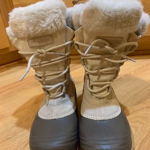 Columbia Women’s Cream Snow Boots